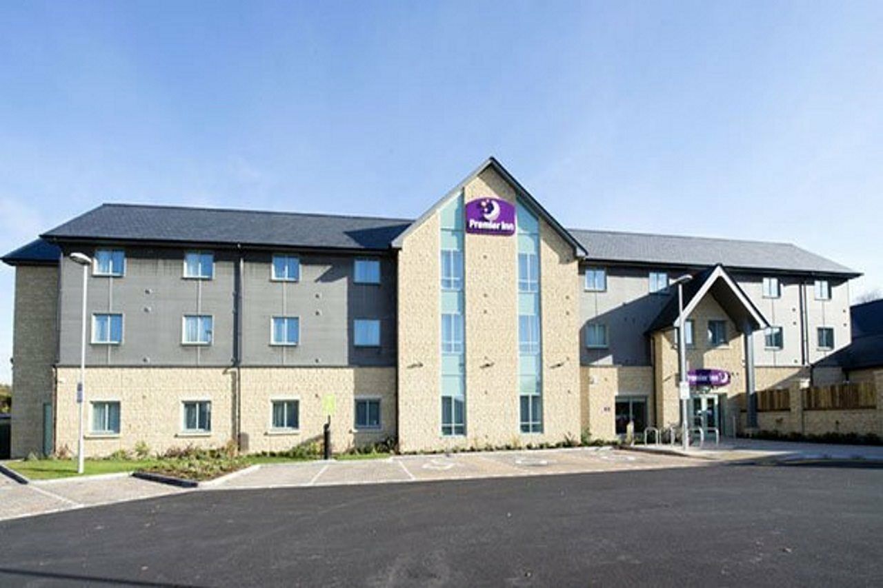 Premier Inn Cirencester Town Centre Exterior photo